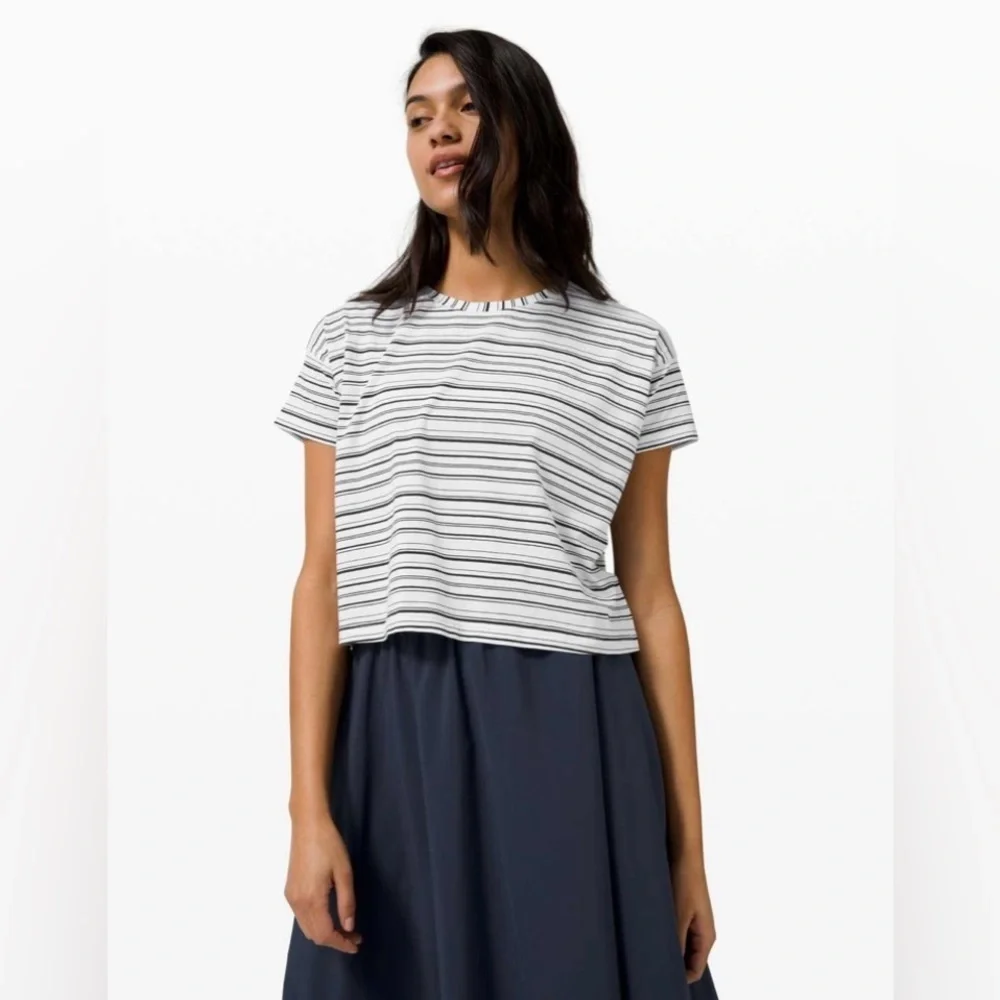 Lululemon Cates Tee in Cut Back Stripe White Black